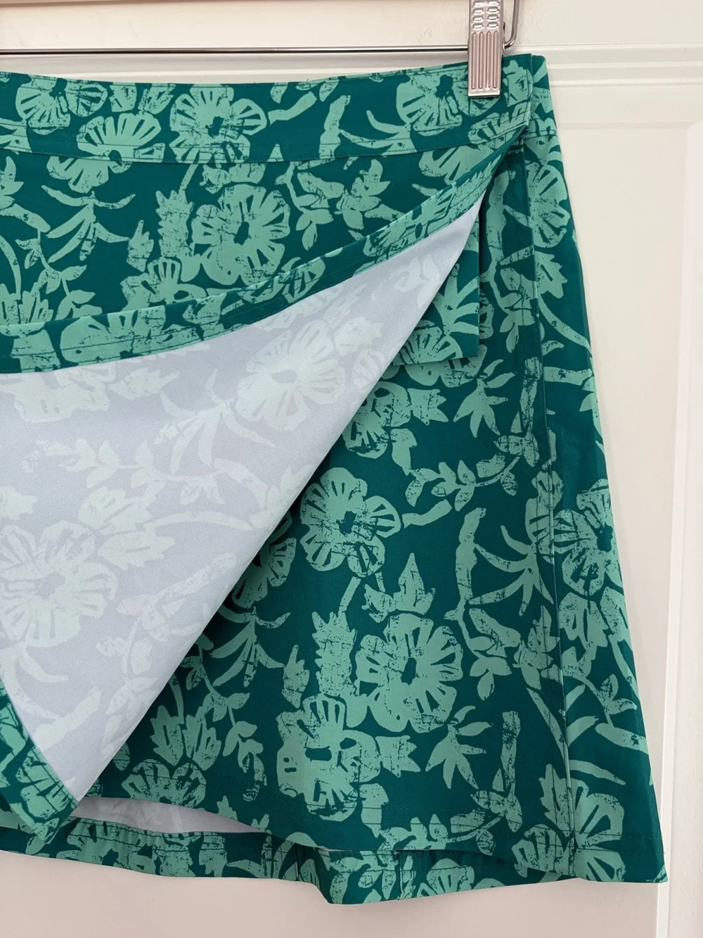 RipSkirt Hawaii Hibiscus Green Floral Wrap Skirt S Length 1 Batik Beach CoverUp